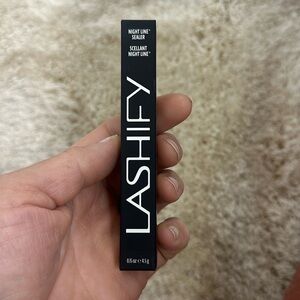Lashify night line sealer